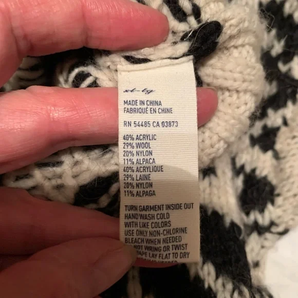 American Eagle Snowflake Sweater - Picture 12 of 13